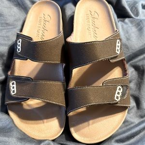 Sketchers luxe foam comfort brown sandal